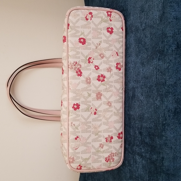 SOLD Michael Kors| Carry All Tote Vanilla Multi Pink - Picture 5 of 9